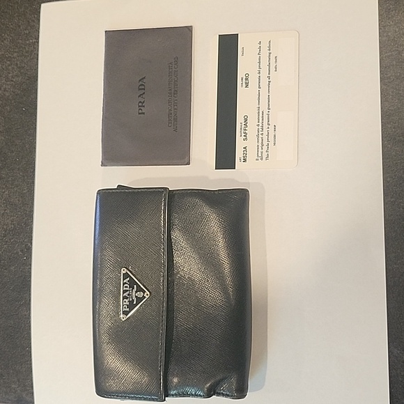 Prada wallet - Picture 1 of 8